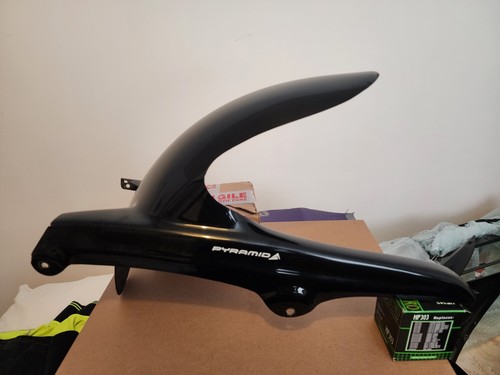 Pyramid rear hugger gloss - rear,