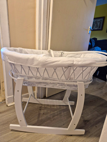 White wicker oval - wicker, moses