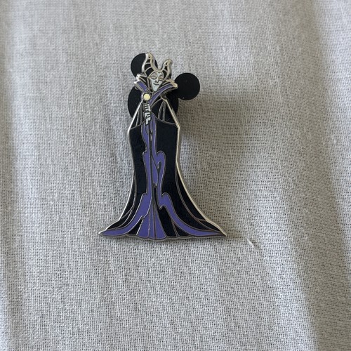 Malificent pin badge - malificent,