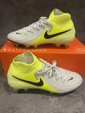 UK6- Nike Phantom Luna II