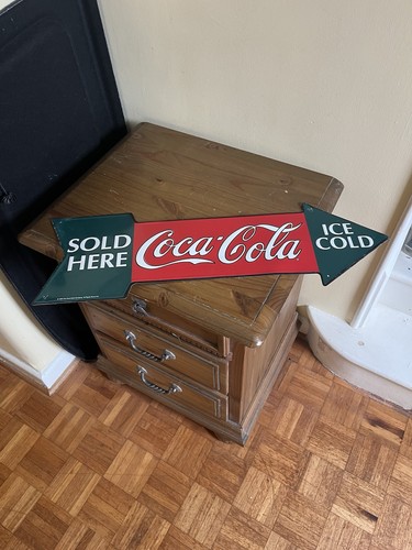 Coca cola metal - arrow, sign