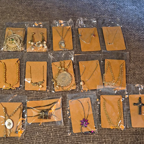 Mixed lot vintage jewelry - lot,