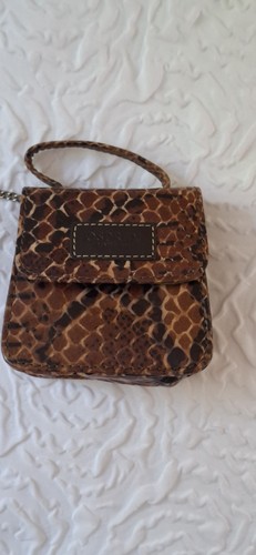 Osprey leather textured coin/