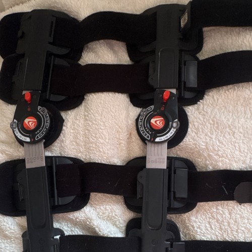 Adjustable hinged knee brace - hinged,