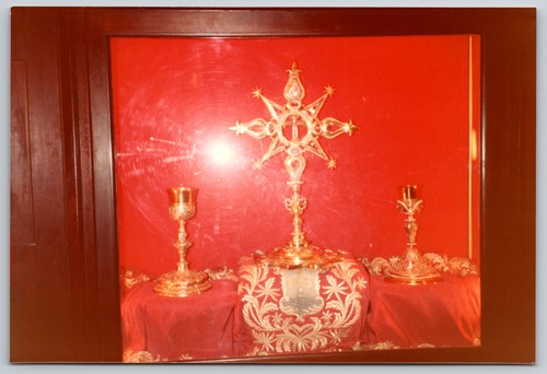 Gold monstrance chalices - gold,