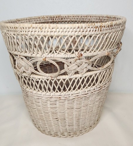 Vtg wicker cottagecore basket - wicker,