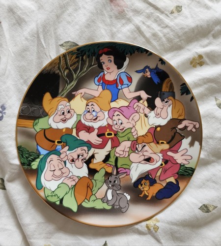 Snow white and - white, seben
