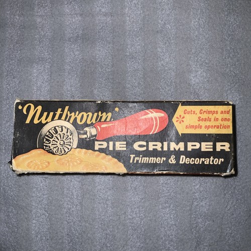 Vintage nutbrown pie crimper - pie,