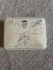 PRINCE WILLIAM & CATHERINE WEDDING CAKE IN TIN 2011 ROYAL WEDDING