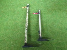 HORNBY TWO SIGNALS ONE TALL