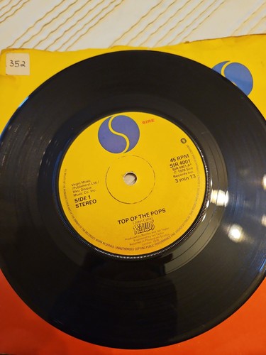 Rezillos top the pops - top,