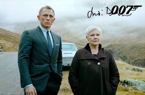 Dame judi dench hand - dame,