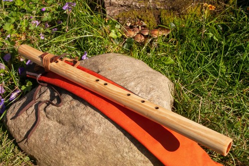 Indian flute 440 made of - e4,