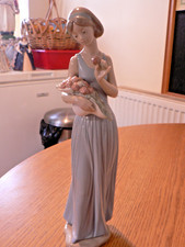 A STUNNING  LLADRO / NAO 1350