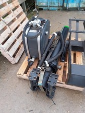 Hydraulic tipping ram and tank