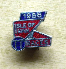 1986 ISLE OF MAN TT BADGE - IoM MANX T.T. RACES