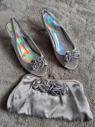 Size matching silver shoes - size,