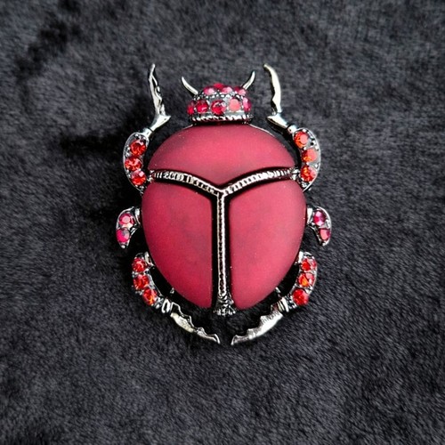 Red scarab beetle rhinestone - red,