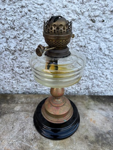 Victorian oil lamp with double