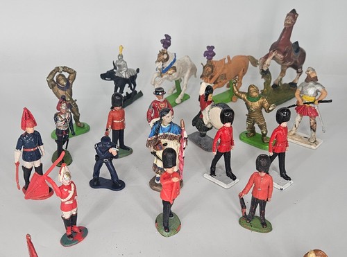 Vintage toy soldiers - soldiers, &
