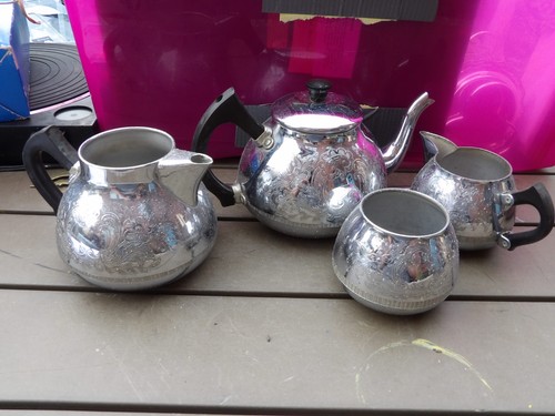 The carlton set swan - set, by