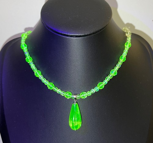 Uranium vaseline glass bead - vaseline,