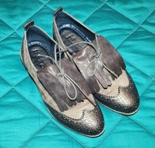 Ladies Khaki shoes by Nio Nio