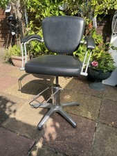  Hairdressing Chairs   