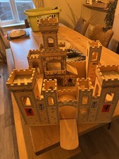 Toy Castle Melissa & Doug Wooden Medieval Large Wood Castle needs TLC 