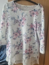 Ladies Size 16 Fuzzy Knit Floral Top. 3/4 Sleeve. Very Good Condition. ASDA