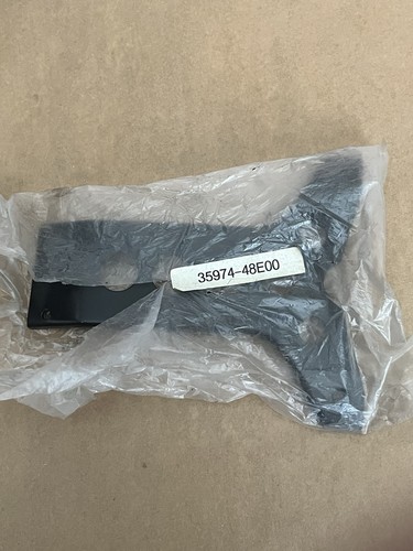 Genuine suzuki rear reflector - suzuki,