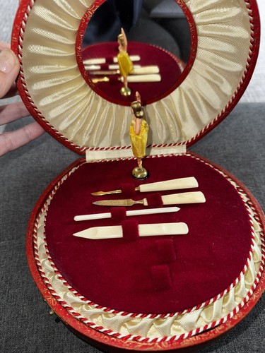 Vintage musical jewellery box - musical,