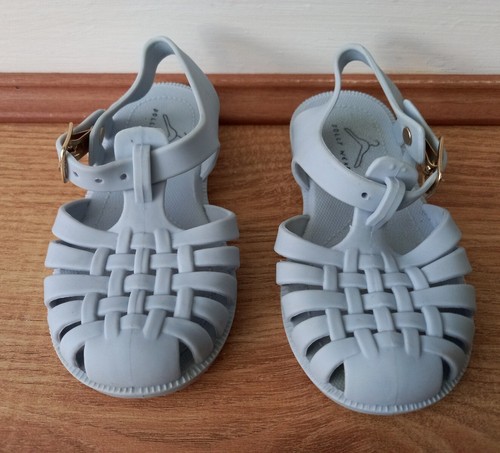 Dolly wears sandals - dolly, pale