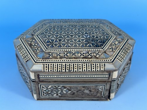 Egyptian mother pearl - mother, of
