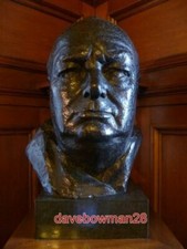 PHOTO  EDINBURGH BUST OF SIR WINSTON CHURCHILL IN THE CITY CHAMBERS CHURCHILL WA