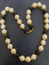 Vintage costume pearls : lots of lovely styles to choose from