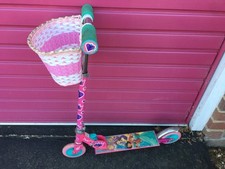 Child's FROZEN Elsa Anna SCOOTER approx age 6-8 years with basket