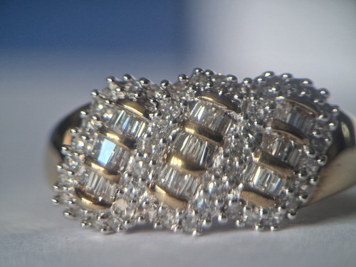 9ct gold round cut baguette - gold,