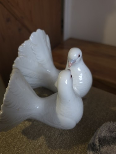 Lladro couple doves kissing - of,