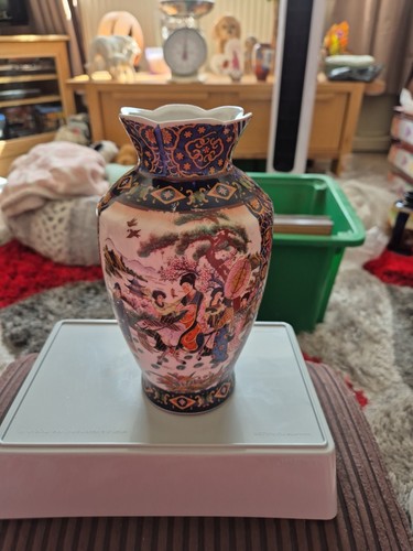 Highly decorated oriental vase - highly,