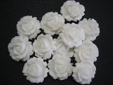 12 WHITE WEDDING ROSES