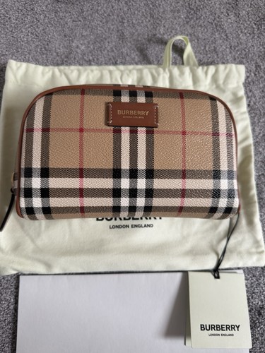 Burberry small cosmetic - small,