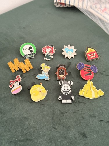 Disney trading pins - disney, badges