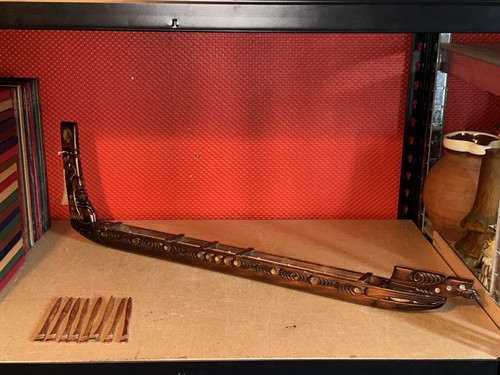 Maori war canoe hand - canoe,