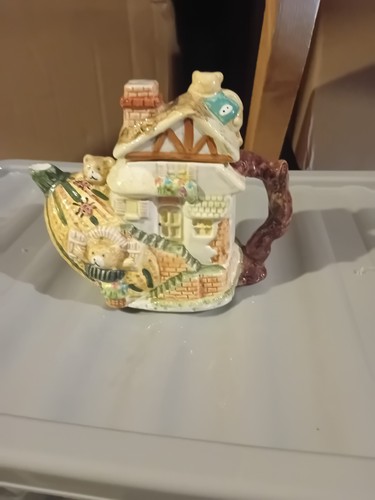 Ceramic novelty tea pot - novelty,