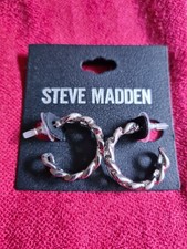 STEVE MADDEN SLIVER HOOP