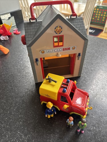Fireman sam firehouse truck - sam,