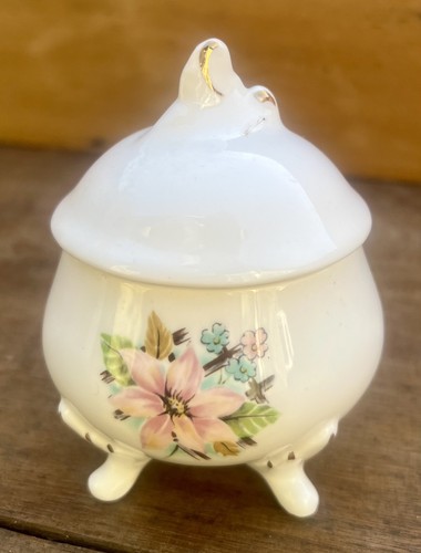 Vintage floral lidded - lidded, trinket