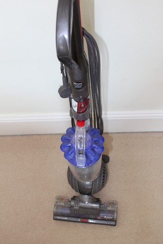 Dyson dc40 upright vacuum - dyson,