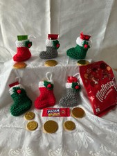 DK KNIT PATTERN CHRISTMAS HOLLY STOCKING BUNTING TREE DECORATION CHOCOLATE COVER